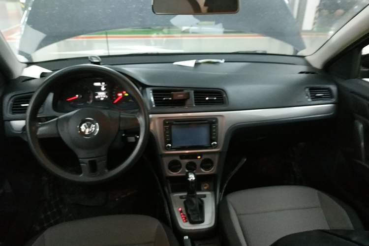 Used Volkswagen Gran Lavida 2013 1.6L Automatic Fashion Model Interior 2