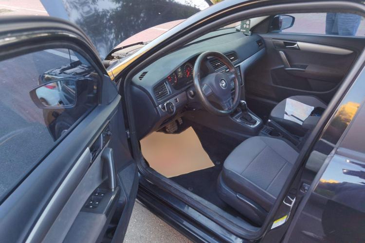 Used Volkswagen Gran Lavida 2013 1.6L Automatic Fashion Model Interior 3