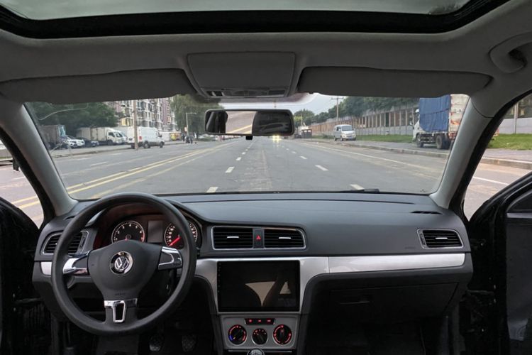 Used Volkswagen Gran Lavida 2013 1.6L Manual Comfort Model Interior 6