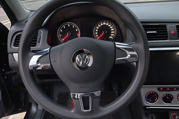 Used Volkswagen Gran Lavida 2013 1.6L Manual Comfort Model Interior 7