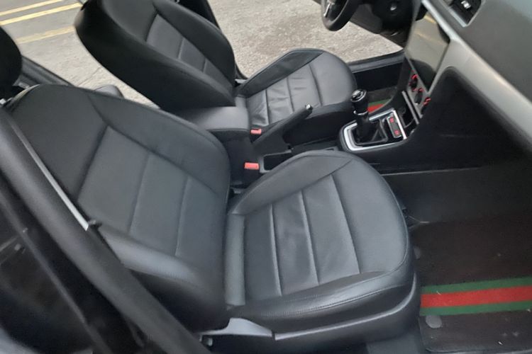 Used Volkswagen Gran Lavida 2013 1.6L Manual Comfort Model Interior 8