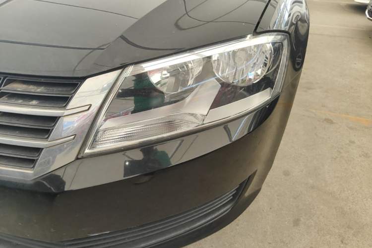 Used Volkswagen Gran Lavida 2013 1.6L Automatic Fashion Model Left Front Headlight