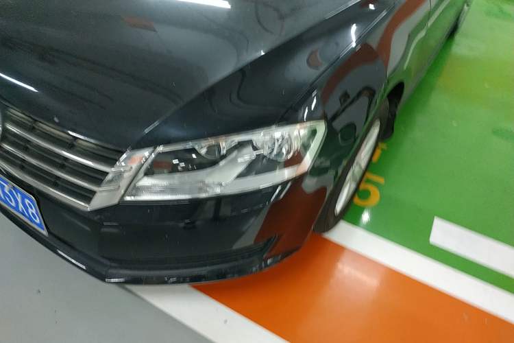 Used Volkswagen Gran Lavida 2013 1.6L Automatic Fashion Model Left Front Headlight
