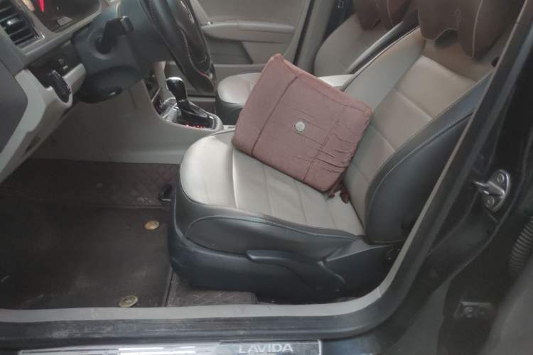 Used Volkswagen Gran Lavida 2013 1.4 TSI Automatic Comfort Model Left Front Seat