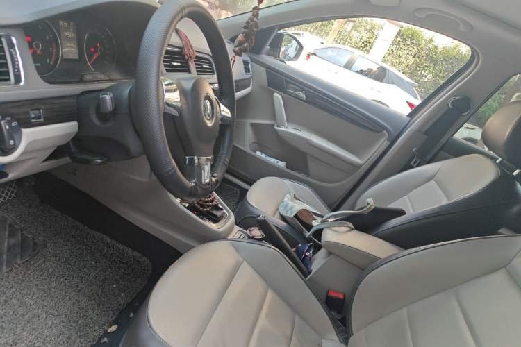 Used Volkswagen Gran Lavida 2013 1.6L Automatic Comfort Model Left Front Seat