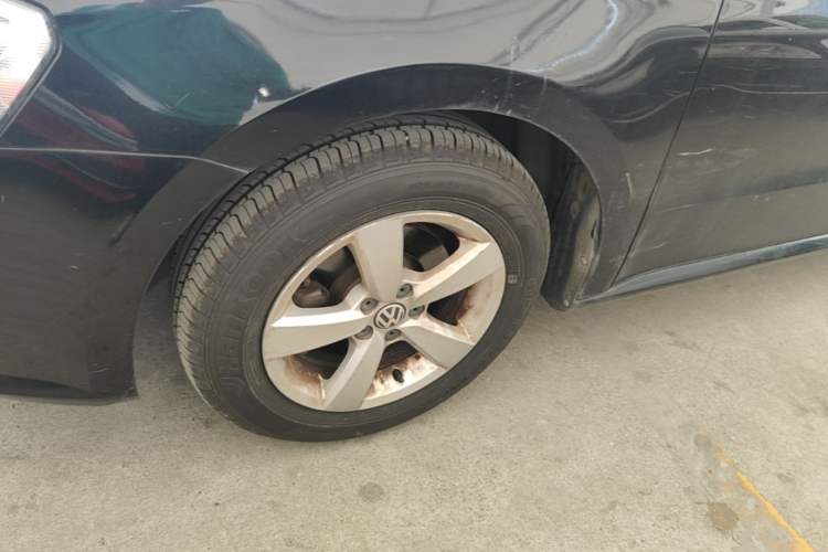 Used Volkswagen Gran Lavida 2013 1.6L Automatic Fashion Model Left Front Wheel Hub