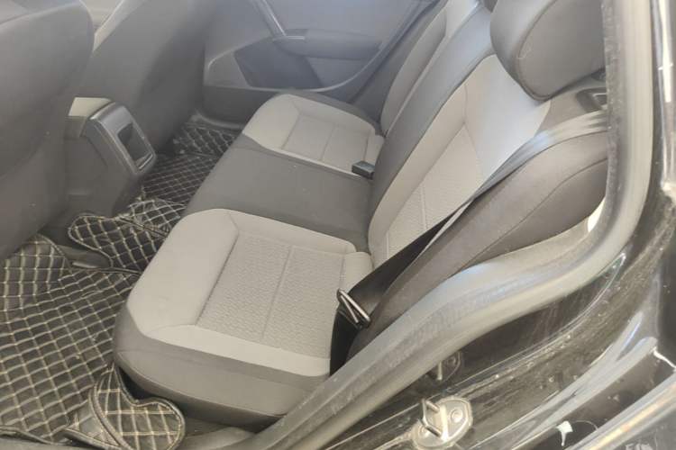 Used Volkswagen Gran Lavida 2013 1.6L Automatic Fashion Model Left Rear Seat