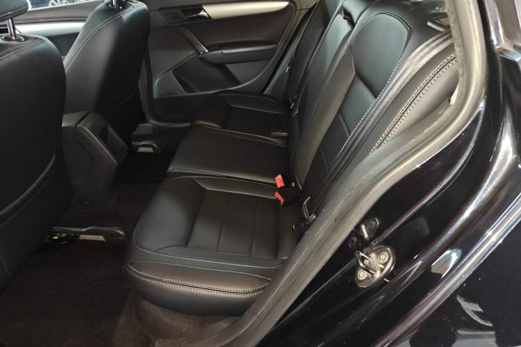 Used Volkswagen Gran Lavida 2013 1.4 TSI Automatic Comfort Model Left Rear Seat