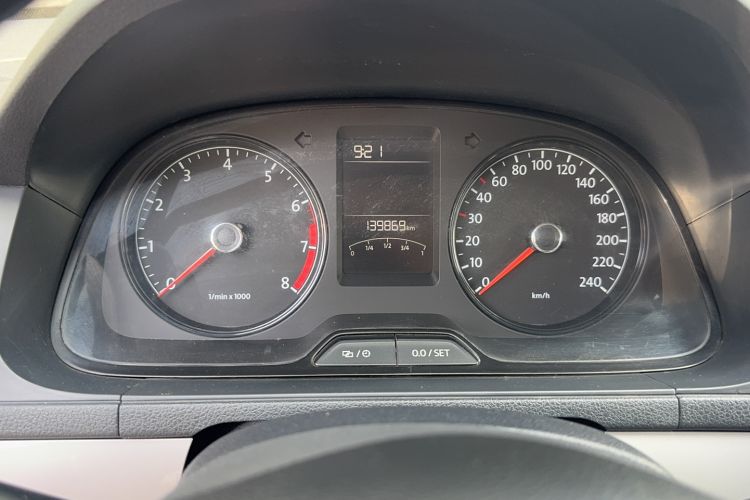 Used Volkswagen Gran Lavida 2013 1.6L Manual Fashion Model Odometer Close Up
