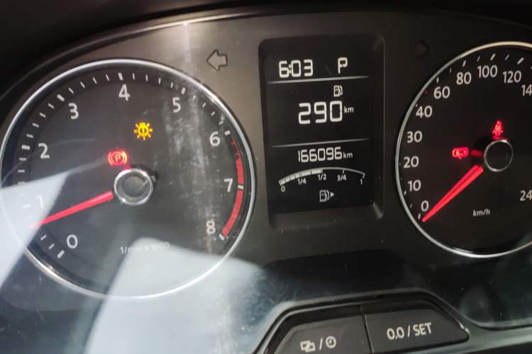Used Volkswagen Gran Lavida 2013 1.4 TSI Automatic Comfort Model Odometer Close Up