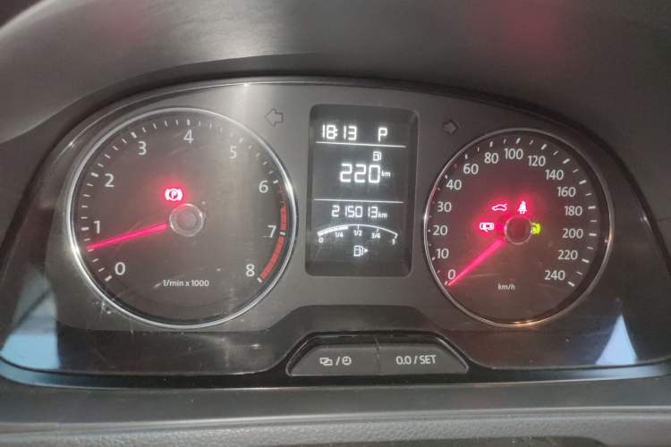 Used Volkswagen Gran Lavida 2013 1.4 TSI Automatic Comfort Model Odometer Close Up