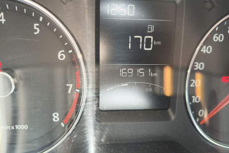 Used Volkswagen Gran Lavida 2013 1.6L Manual Comfort Model Odometer Close Up