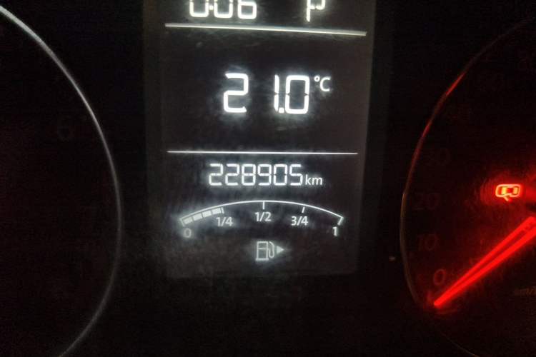 Used Volkswagen Gran Lavida 2013 1.4 TSI Automatic Luxury Model Odometer Close Up