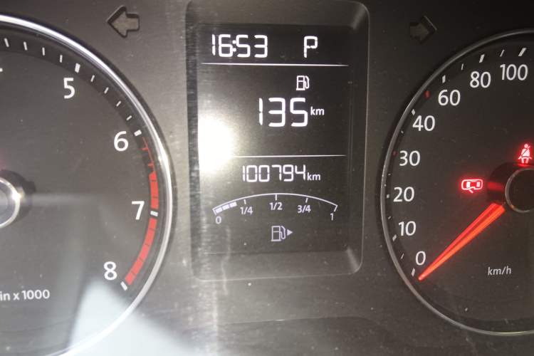 Used Volkswagen Gran Lavida 2013 1.4 TSI Automatic Comfort Model Odometer Close Up