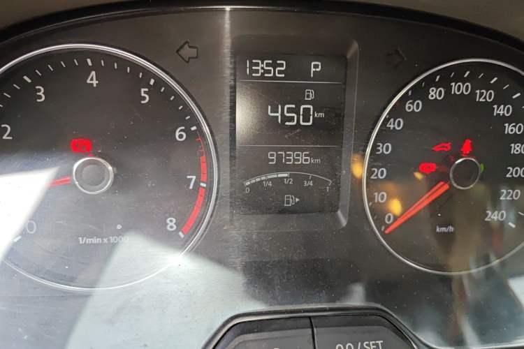 Used Volkswagen Gran Lavida 2013 1.6L Automatic Comfort Model Odometer Close Up