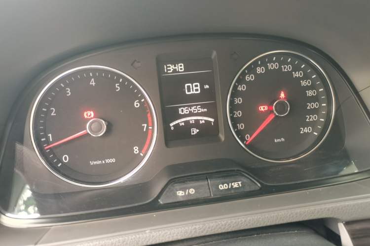 Used Volkswagen Gran Lavida 2013 1.6L Manual Comfort Model Odometer Close Up