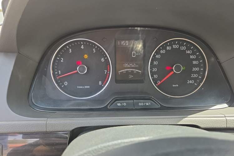 Used Volkswagen Gran Lavida 2013 1.4 TSI Automatic Comfort Model Odometer Close Up