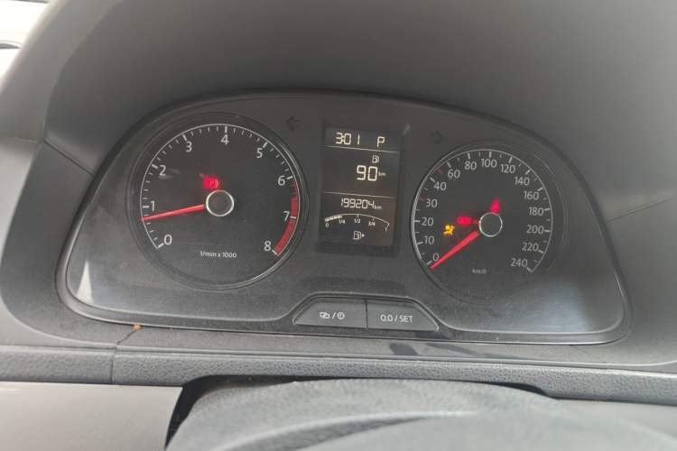 Used Volkswagen Gran Lavida 2013 1.6L Automatic Fashion Model Odometer Close Up