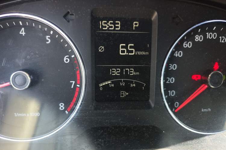 Used Volkswagen Gran Lavida 2013 1.4 TSI Automatic Comfort Model Odometer Close Up