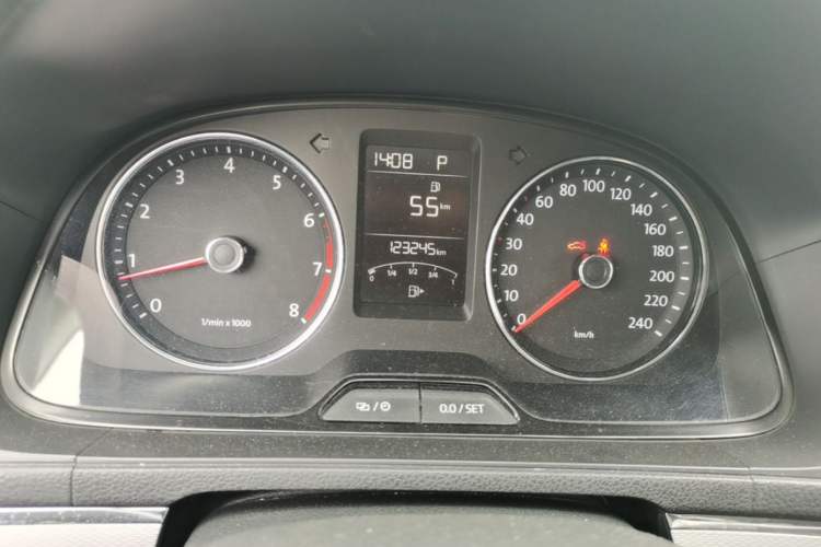 Used Volkswagen Gran Lavida 2013 1.4 TSI Automatic Luxury Model Odometer Close Up