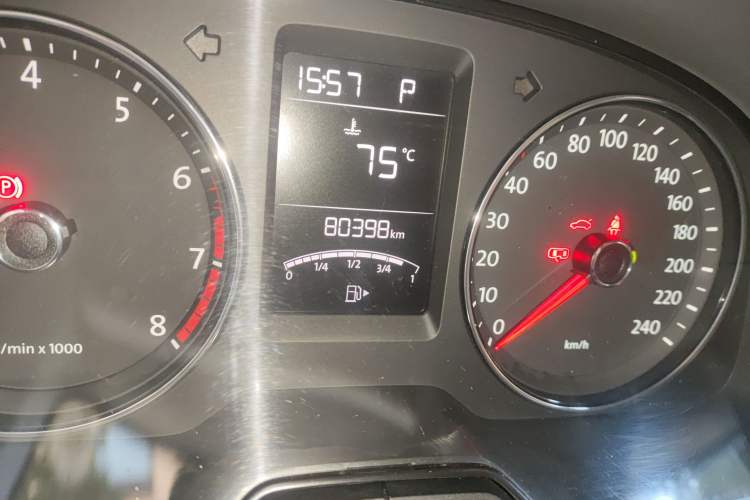 Used Volkswagen Gran Lavida 2013 1.6L Automatic Comfort Model Odometer Close Up