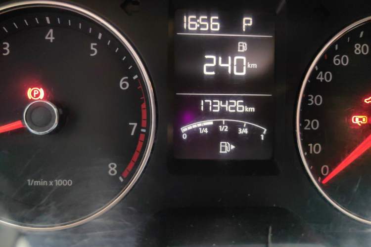 Used Volkswagen Gran Lavida 2013 1.4 TSI Automatic Comfort Model Odometer Close Up