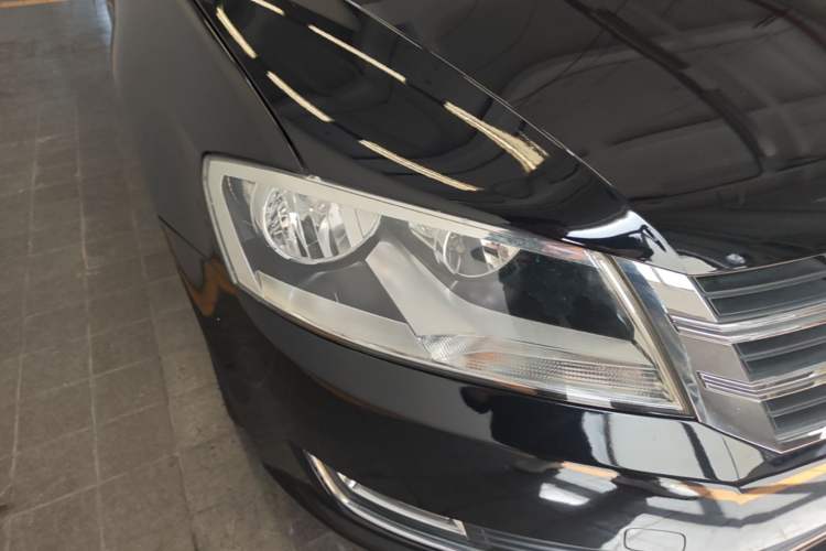 Used Volkswagen Gran Lavida 2013 1.6L Automatic Luxury Model Right Front Headlight