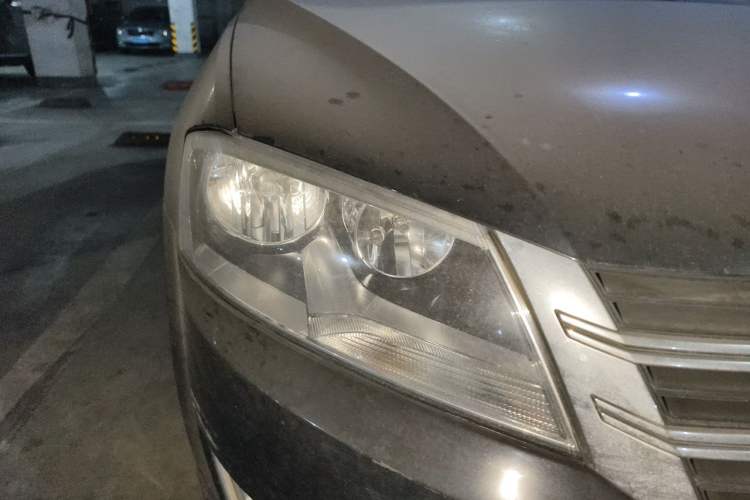Used Volkswagen Gran Lavida 2013 1.4 TSI Automatic Luxury Model Right Front Headlight