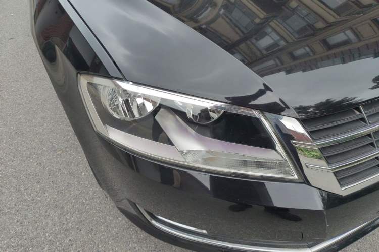 Used Volkswagen Gran Lavida 2013 1.6L Automatic Comfort Model Right Front Headlight