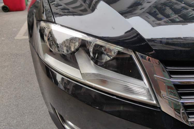 Used Volkswagen Gran Lavida 2013 1.4 TSI Automatic Comfort Model Right Front Headlight