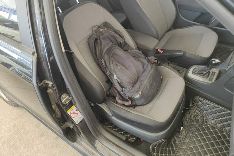 Used Volkswagen Gran Lavida 2013 1.6L Automatic Fashion Model Right Front Seat