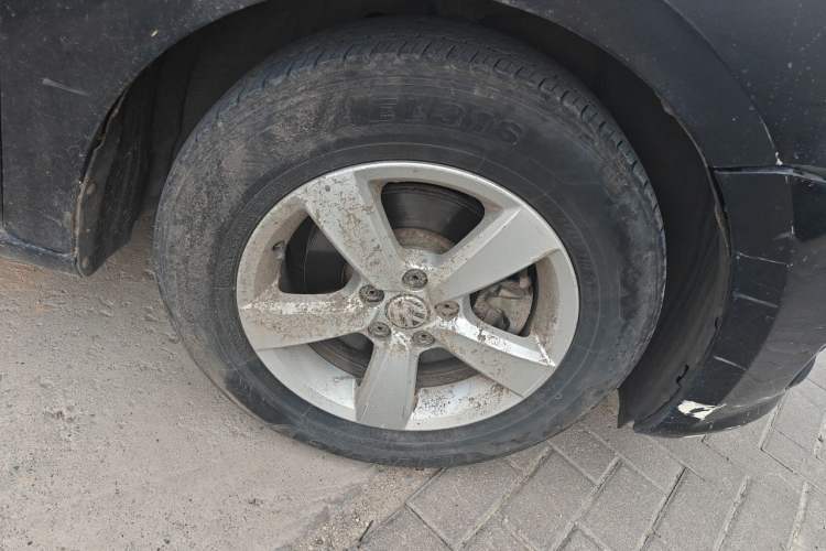 Used Volkswagen Gran Lavida 2013 1.6L Automatic Fashion Model Right Front Wheel Hub