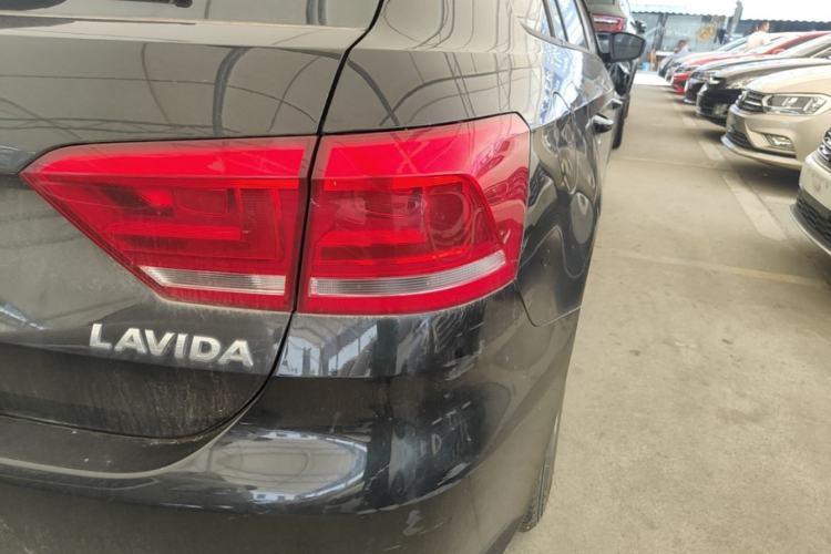Used Volkswagen Gran Lavida 2013 1.6L Automatic Fashion Model Right Rear Taillight