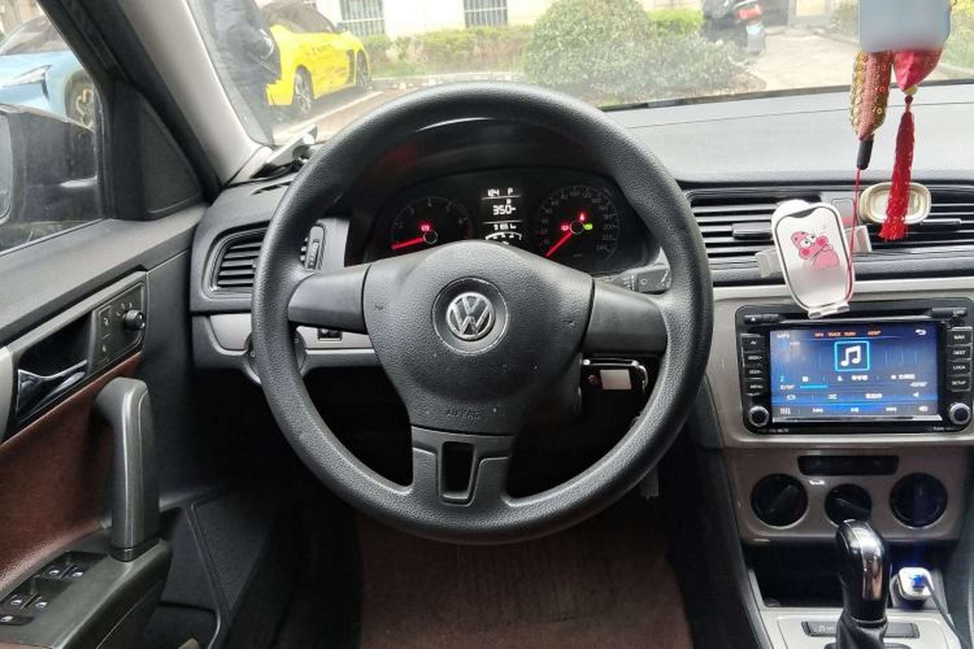 Used Volkswagen Gran Lavida 2013 1.6L Automatic Fashion Model Steering Wheel