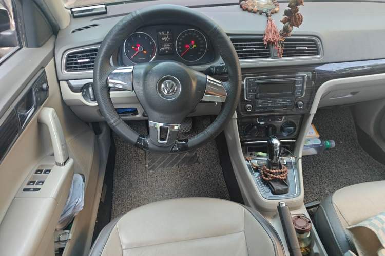 Used Volkswagen Gran Lavida 2013 1.6L Automatic Comfort Model Steering Wheel