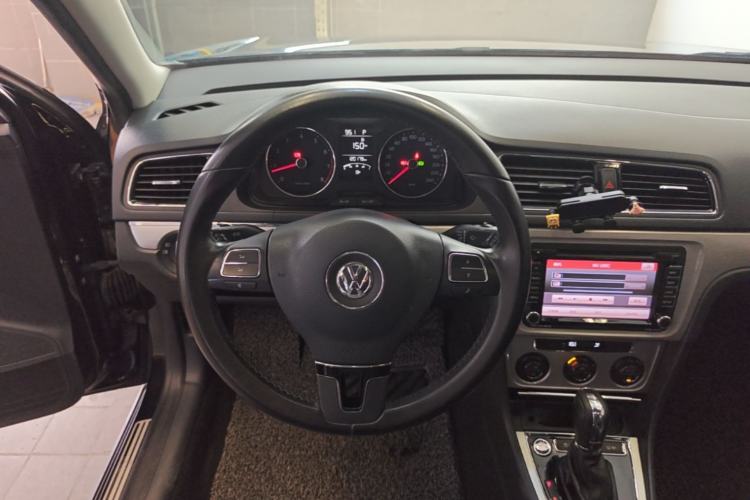 Used Volkswagen Gran Lavida 2013 1.6L Automatic Luxury Model Steering Wheel