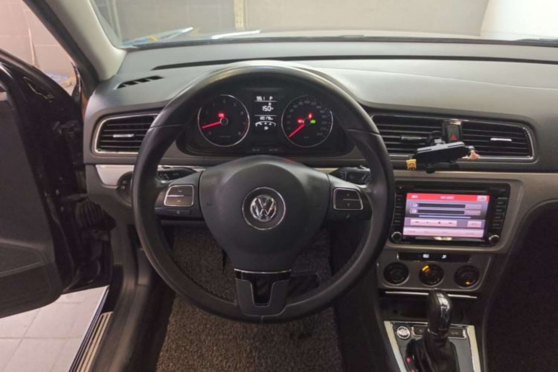 Used Volkswagen Gran Lavida 2013 1.6L Automatic Luxury Model Steering Wheel