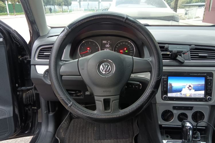Used Volkswagen Gran Lavida 2013 1.4 TSI Automatic Comfort Model Steering Wheel