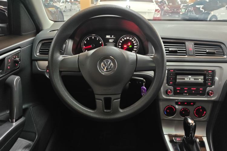 Used Volkswagen Gran Lavida 2013 1.4 TSI Automatic Comfort Model Steering Wheel
