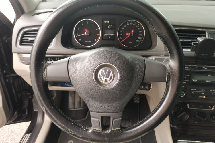 Used Volkswagen Gran Lavida 2013 1.6L Manual Comfort Model Steering Wheel