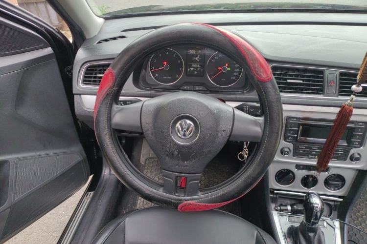Used Volkswagen Gran Lavida 2013 1.6L Automatic Comfort Model Steering Wheel