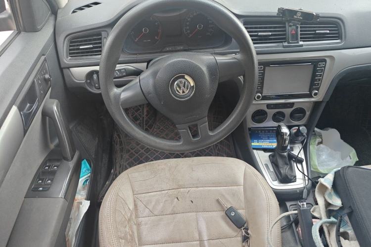 Used Volkswagen Gran Lavida 2013 1.6L Automatic Fashion Model Steering Wheel
