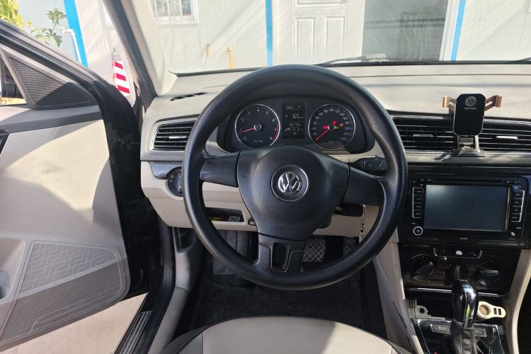 Used Volkswagen Gran Lavida 2013 1.4 TSI Automatic Comfort Model Steering Wheel