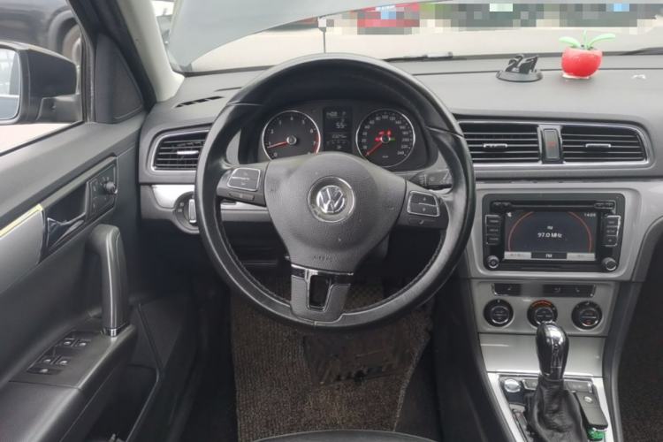Used Volkswagen Gran Lavida 2013 1.4 TSI Automatic Luxury Model Steering Wheel