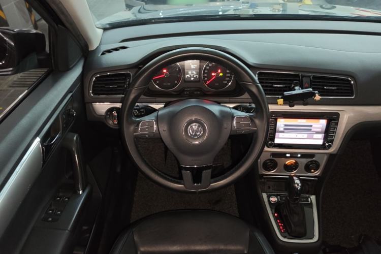 Used Volkswagen Gran Lavida 2013 1.6L Automatic Luxury Model Steering Wheel