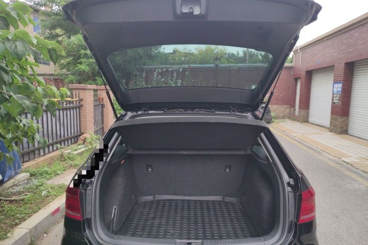 Used Volkswagen Gran Lavida 2013 1.6L Automatic Comfort Model Trunk
