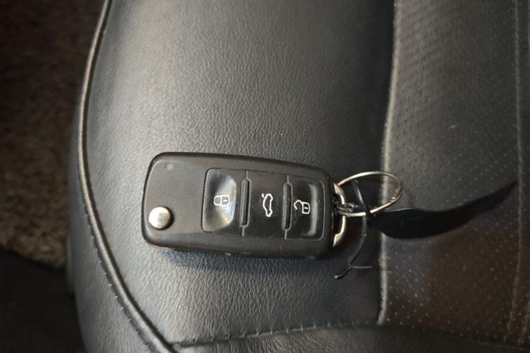 Used Volkswagen Gran Lavida 2013 1.6L Automatic Luxury Model Vehicle Key