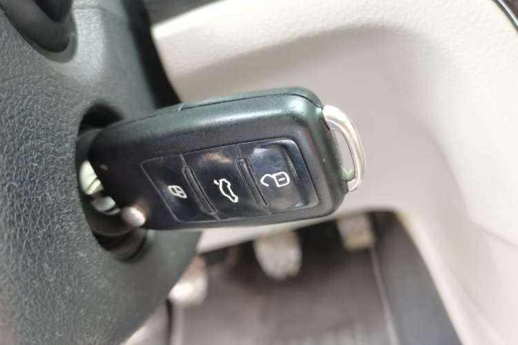 Used Volkswagen Gran Lavida 2013 1.6L Manual Comfort Model Vehicle Key