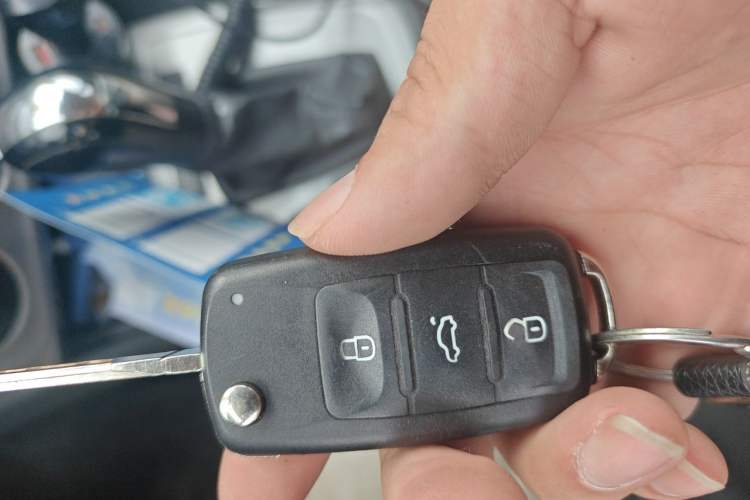Used Volkswagen Gran Lavida 2013 1.6L Automatic Fashion Model Vehicle Key