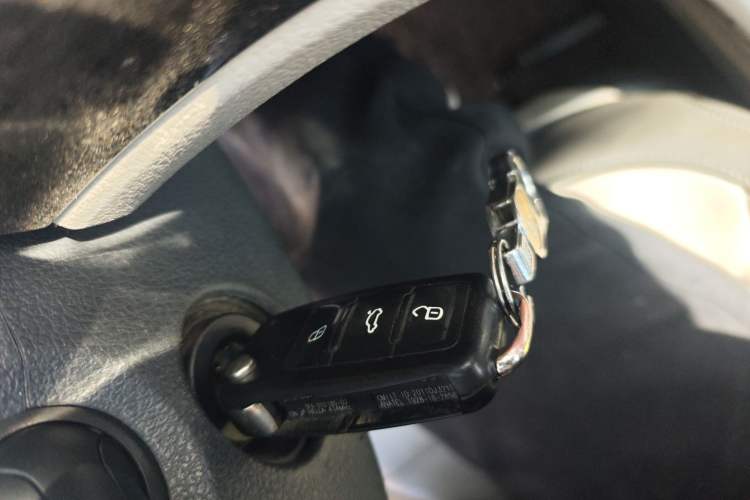 Used Volkswagen Gran Lavida 2013 1.4 TSI Automatic Comfort Model Vehicle Key